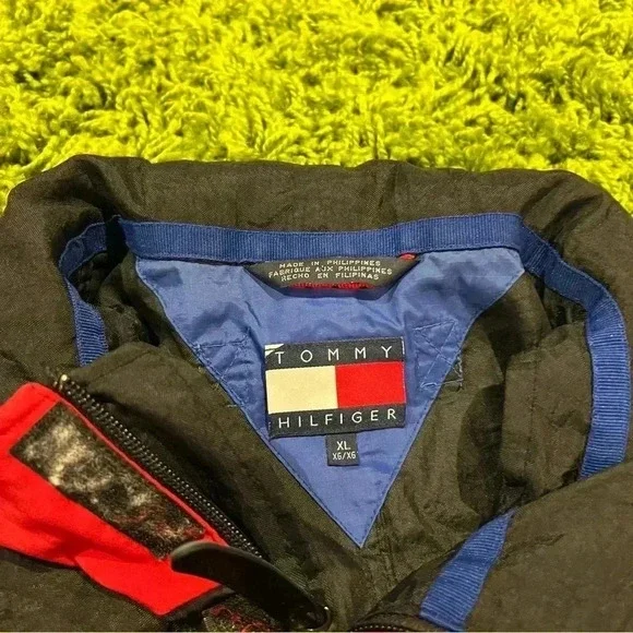 Vintage Tommy Hilfiger 1/4 Zip Pullover Windbreaker - Picture 3 of 9